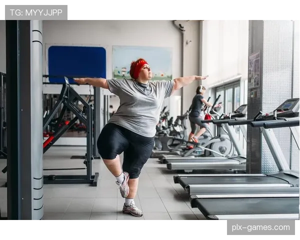 登贝莱逛超市随手买空一整排能量饮料，结账时店员以为他开健身房